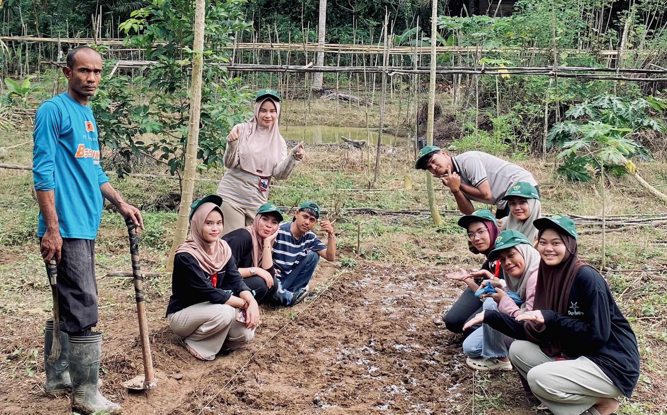 https://news.unimal.ac.id/index/single/6695/mahasiswa-kkn-73-buat-kebun-gizi-sederhana-di-gampong-dayah-blang-seureukuy