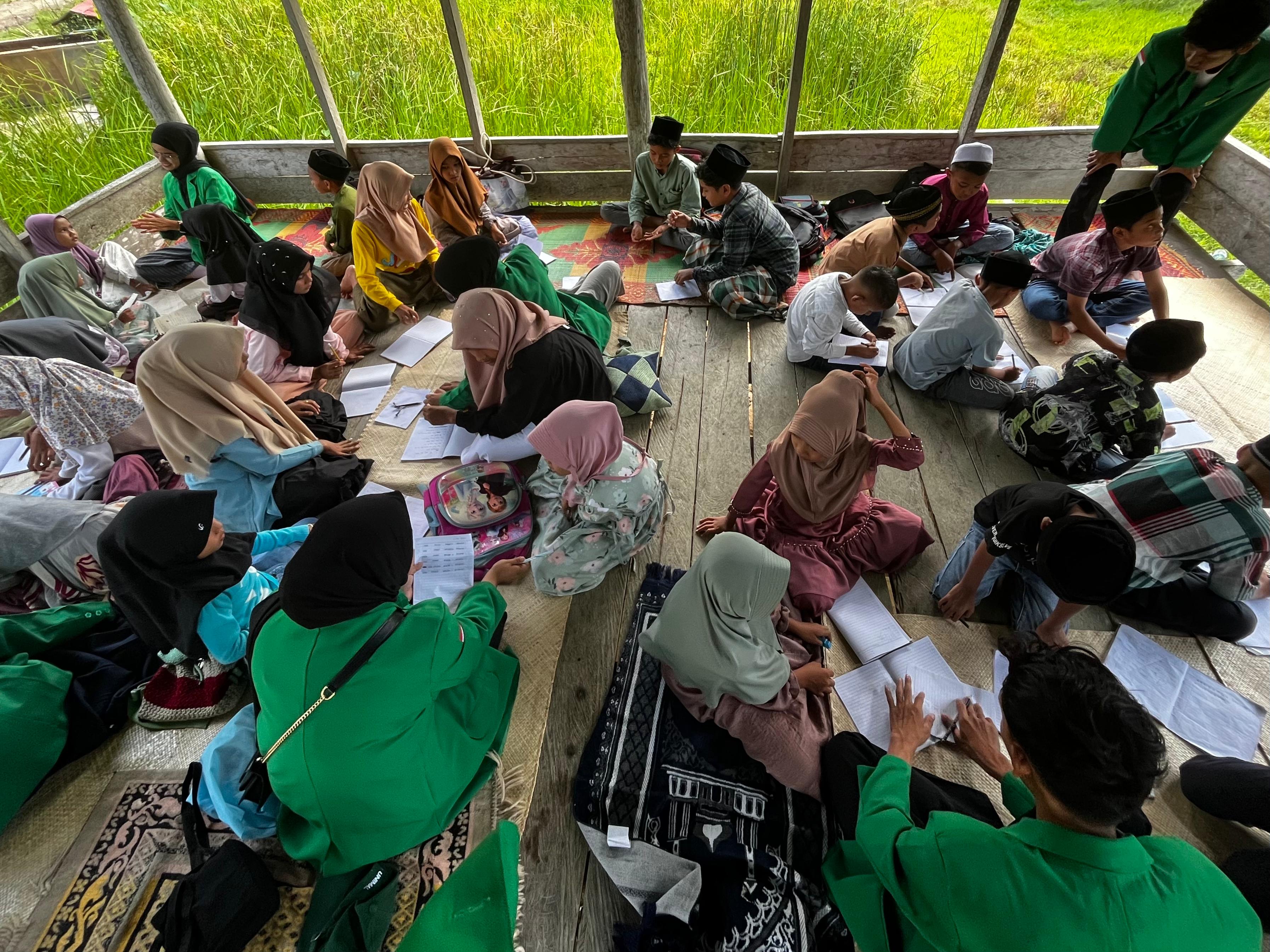 https://news.unimal.ac.id/index/single/6484/mahasiswa-kkn-di-gampong-matang-manyang-ajarkan-terampil-berbahasa-indonesia-kepada-anak-anak