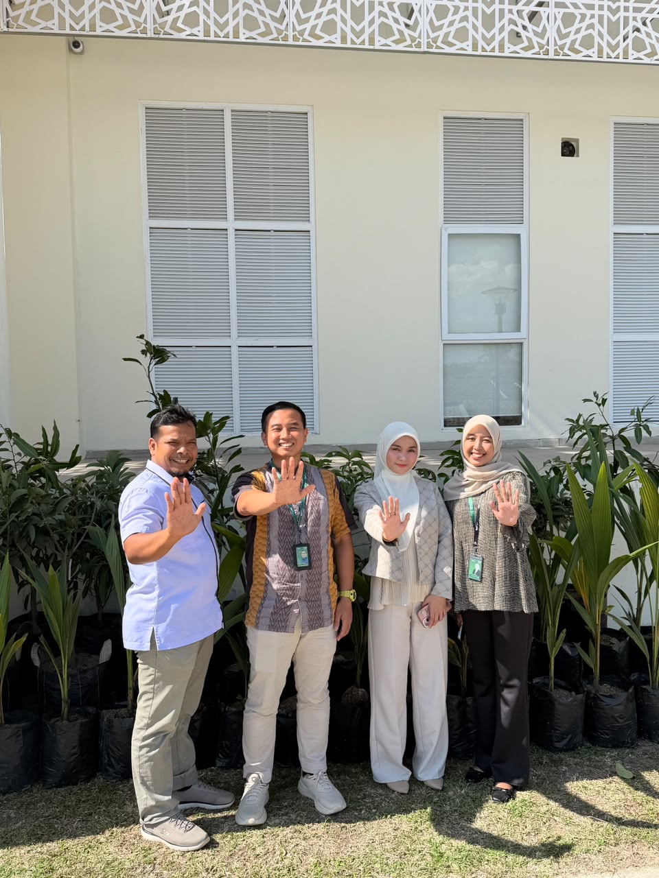 https://news.unimal.ac.id/index/single/7920/unimal-terima-40-tanaman-pohon-dari-bsn-kc-lhokseumawe-saat-peringati-ulang-tahun-ke-1