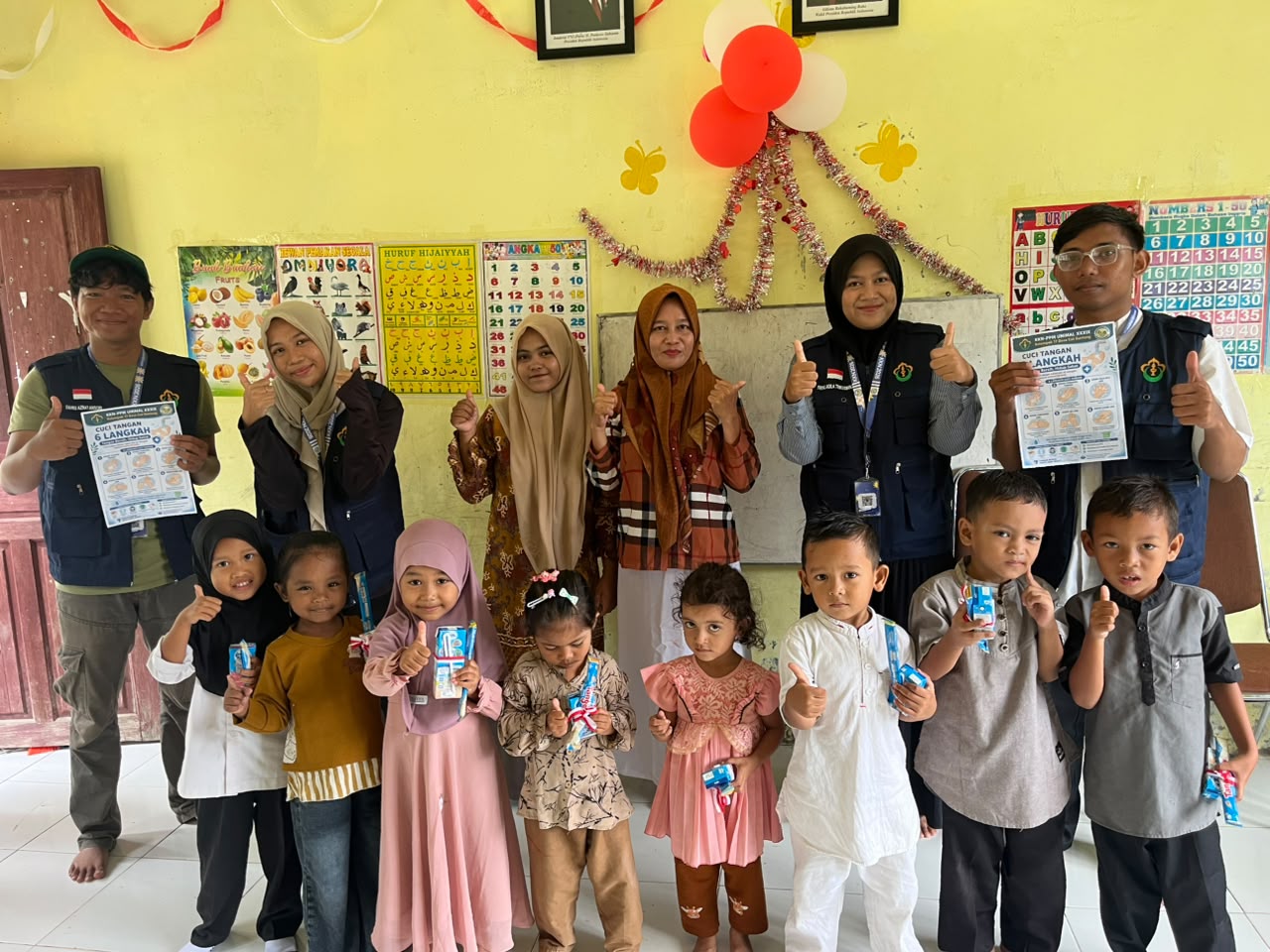 https://news.unimal.ac.id/index/single/7889/mahasiswa-kkn-unimal-edukasi-phbs-kepada-anak-tk-di-cot-euntung