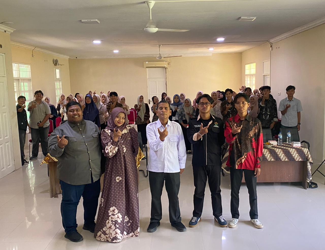 https://news.unimal.ac.id/index/single/7775/himasos-unimal-bekali-mahasiswa-dengan-public-speaking-dan-desain-grafis-untuk-hadapi-era-digital