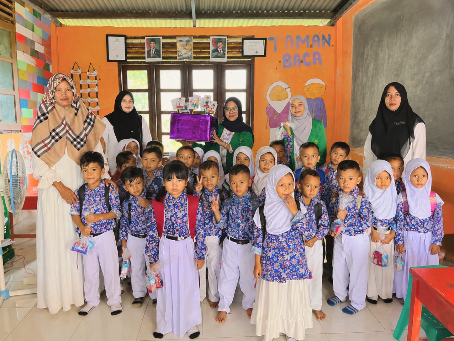 https://news.unimal.ac.id/index/single/7942/meugoe-karir-akhlak-dan-sihat-mental-cara-psikologi-unimal-tanamkan-nilai-positif-pada-anak