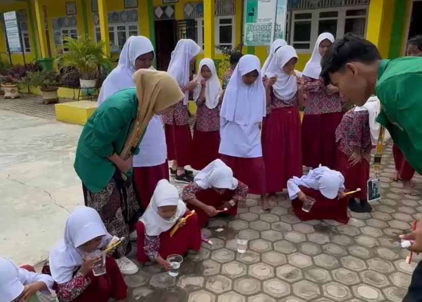 https://news.unimal.ac.id/index/single/6485/kelompok-63-kkn-unimal-gelar-edukasi-kesehatan-gigi-di-sdn-4-syamtalira-bayu