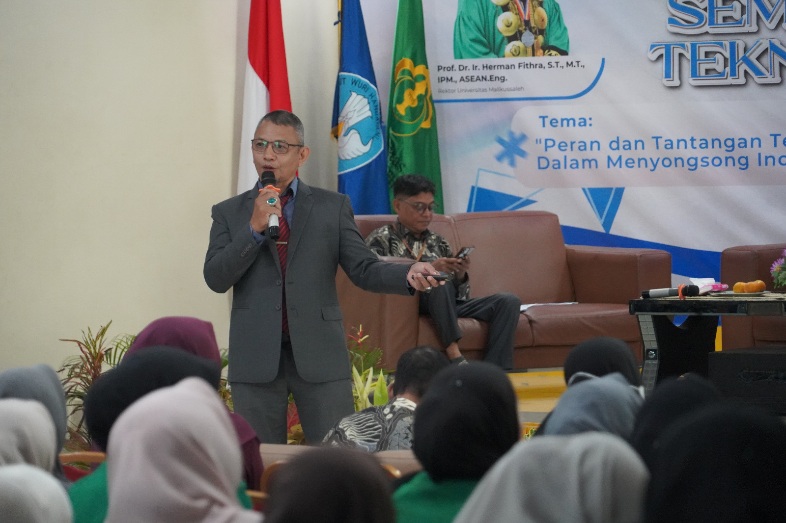 https://news.unimal.ac.id/index/single/8100/guru-besar-unimal-dorong-kek-arun-jadi-pusat-hilirisasi-industri-hijau-menuju-indonesia-emas-2045