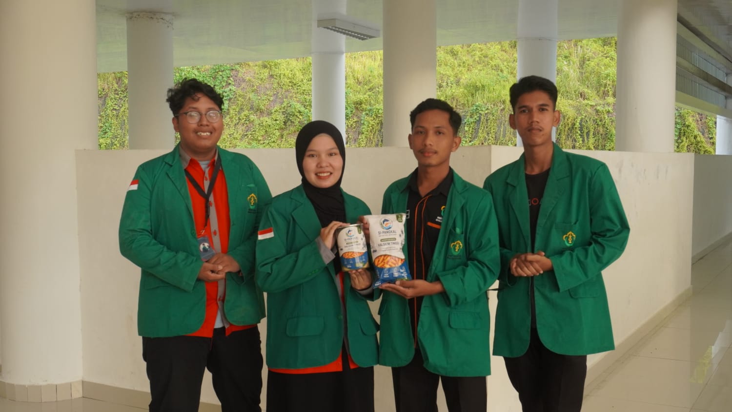 https://news.unimal.ac.id/index/single/7749/mahasiswa-unimal-raih-juara-harapan-i-dan-gold-award-pada-phoenix-essay-competition-2026