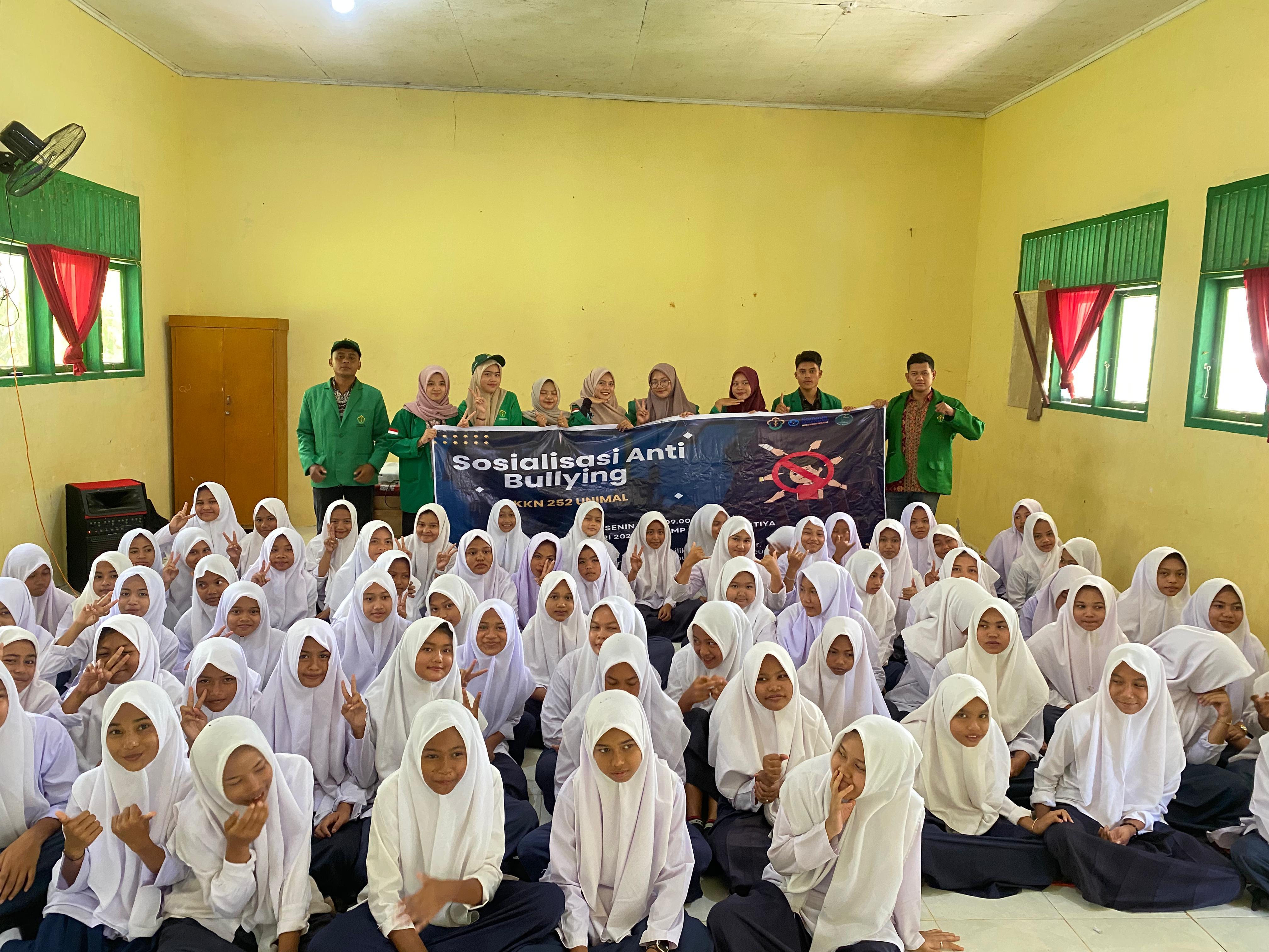 https://news.unimal.ac.id/index/single/6821/mahasiswa-kkn-sosialisasi-bahaya-bullying-pada-siswa-smp-negeri-3-baktiya