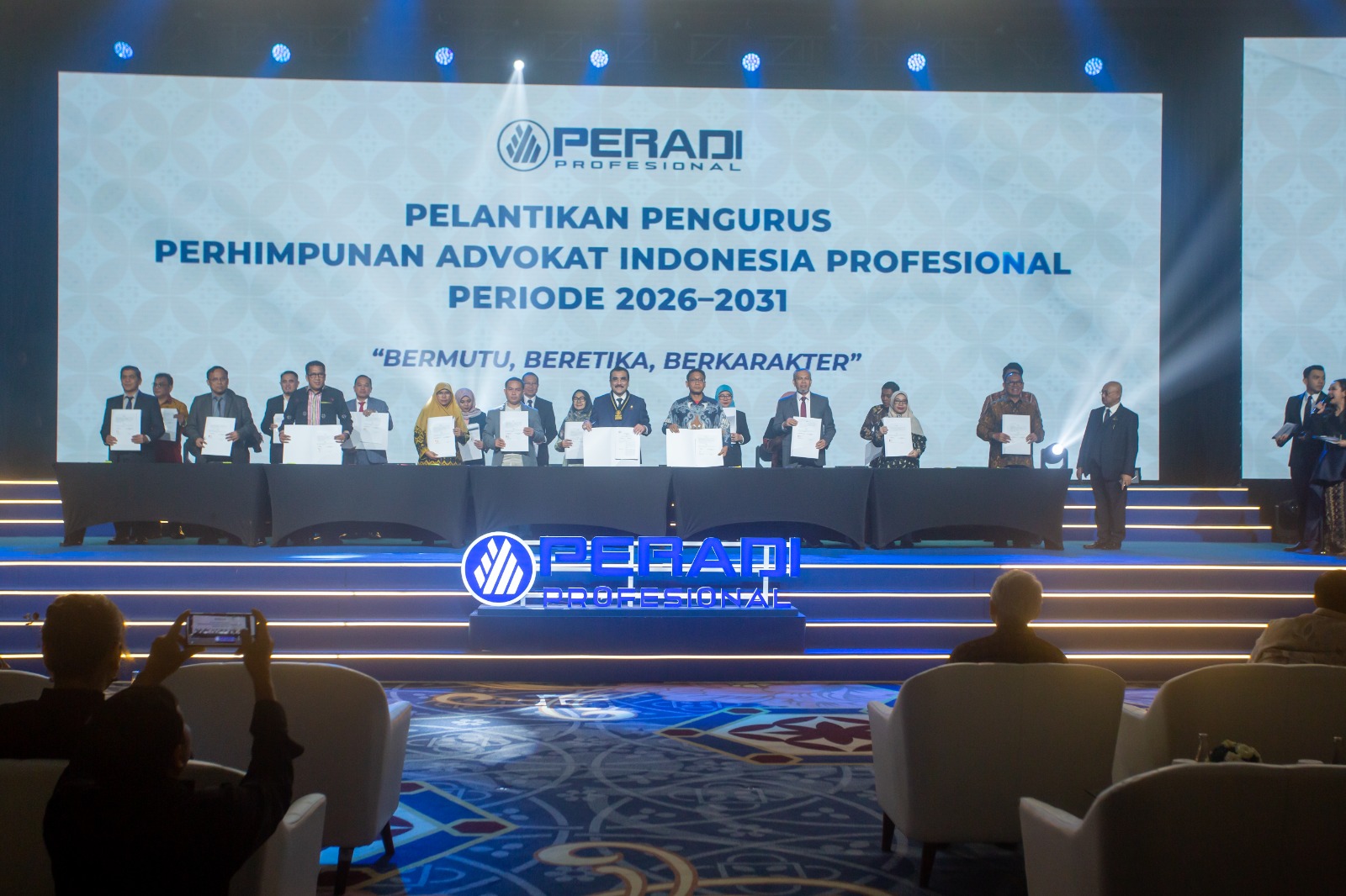 https://news.unimal.ac.id/index/single/7707/fakultas-hukum-unimal-jalin-kerja-sama-dengan-dpn-peradi-profesional