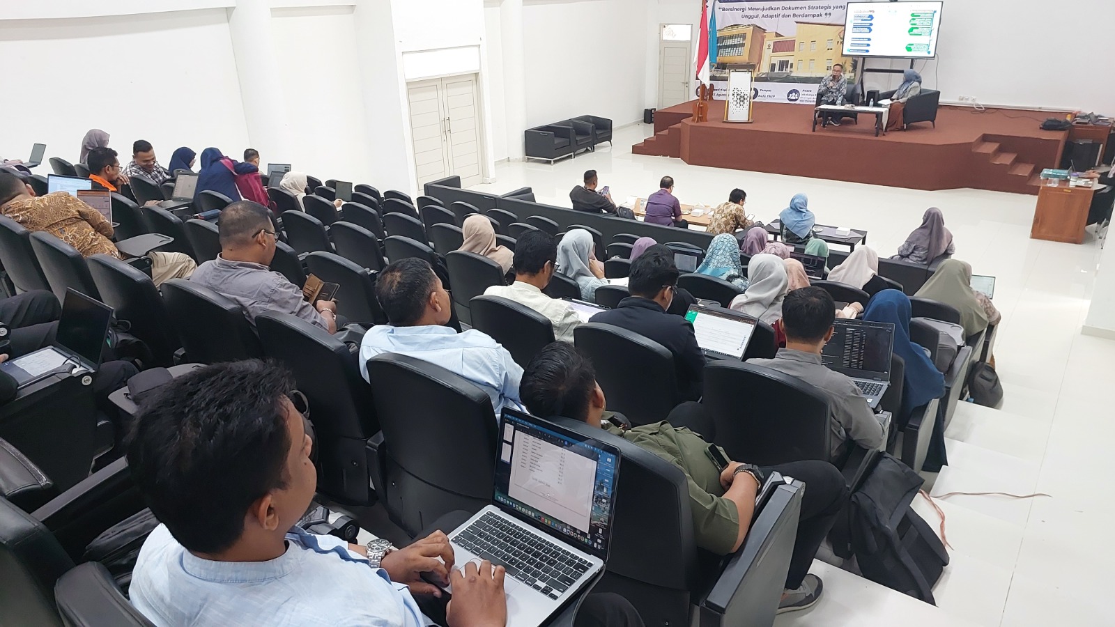 https://news.unimal.ac.id/index/single/7876/fkip-unimal-dibekali-penyusunan-kurikulum-berbasis-outcome-based-education