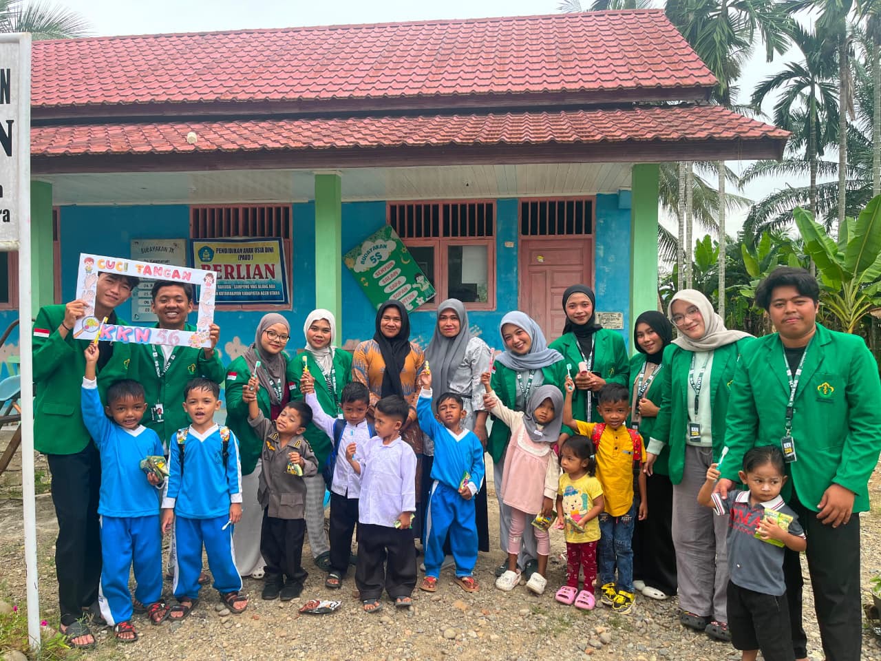 https://news.unimal.ac.id/index/single/7906/mahasiswa-kkn-unimal-edukasi-anak-paud-tentang-cuci-tangan-dan-sikat-gigi