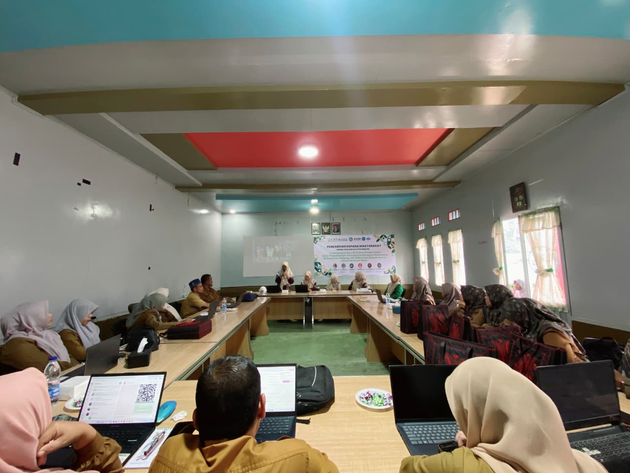https://news.unimal.ac.id/index/single/8062/dosen-unimal-dampingi-guru-sd-di-aceh-utara-tingkatkan-literasi-numerasi-berbasis-lingkungan