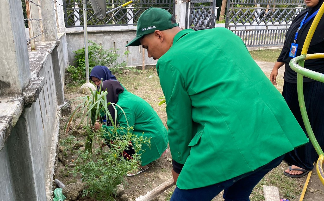 https://news.unimal.ac.id/index/single/6592/mahasiswa-kkn-62-tanam-biofarmaka-untuk-masyarakat-gampong-kayee-panyang