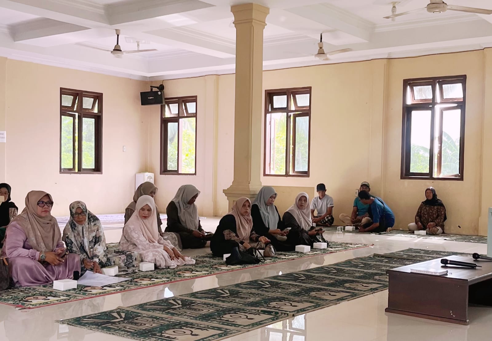 https://news.unimal.ac.id/index/single/8003/unimal-dorong-pengembangan-umkm-halal-berbasis-ekonomi-hijau-di-desa-blang-pulo