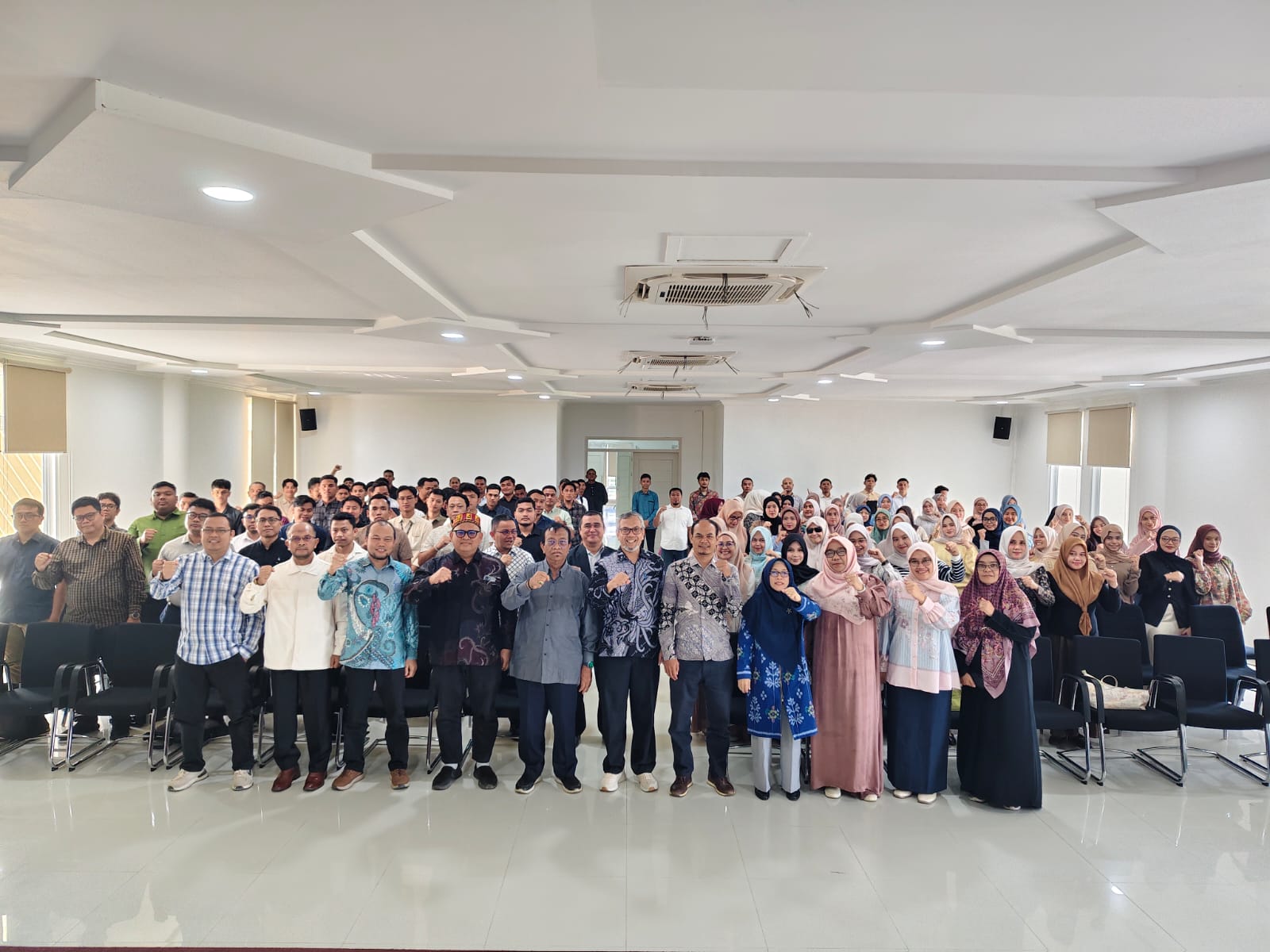https://news.unimal.ac.id/index/single/8015/kuliah-perdana-doktor-hukum-unimal-dorong-hukum-adat-gampong-naik-ke-level-nasional-dan-global