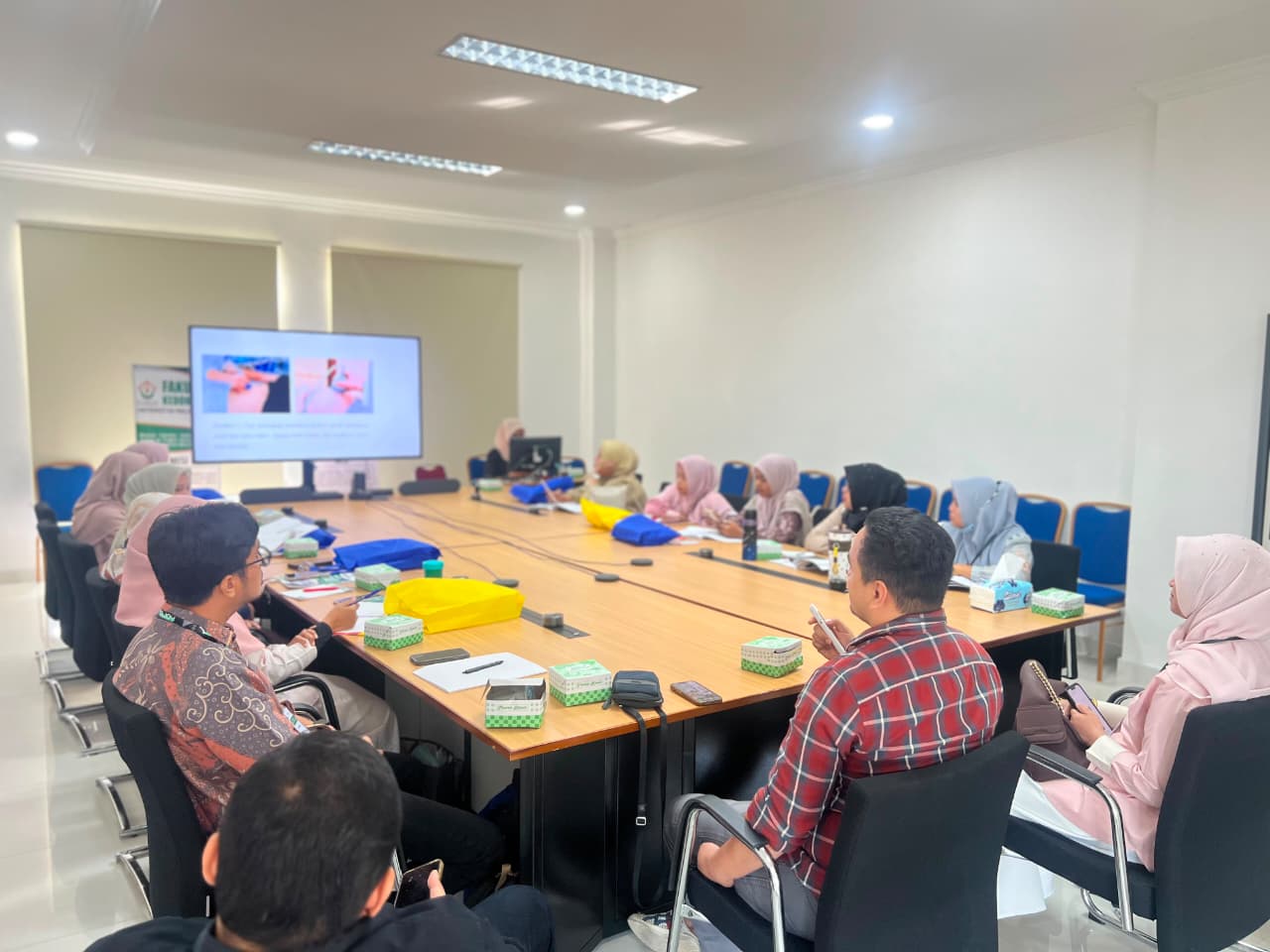 https://news.unimal.ac.id/index/single/7740/fk-unimal-latih-dokter-puskesmas-kuasai-usg-dasar-untuk-deteksi-dini-kehamilan-berisiko